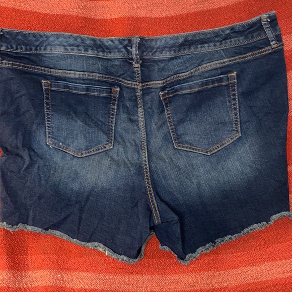 TORRID Distressed Stretch Jean Shorts Sz 24 Blue Stars Red White Stripe 4th July - Picture 3 of 6